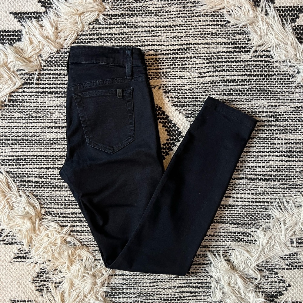 Joe’s Jeans. The Skinny Jeans in black. Size 25.